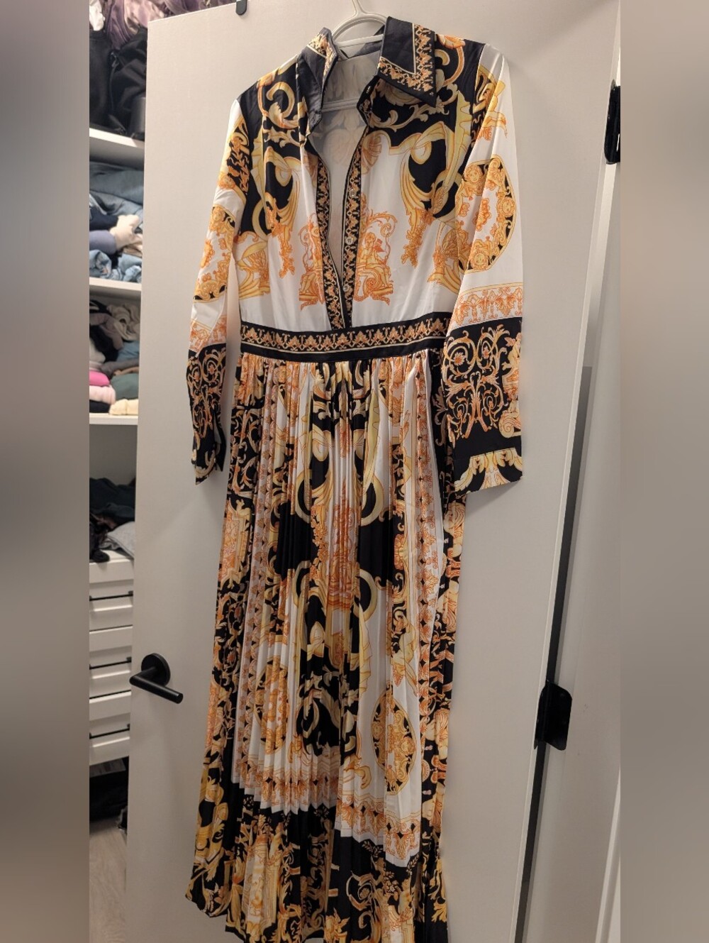 Pleated Baroque Print Long Sleeve Dress in Black & Gold